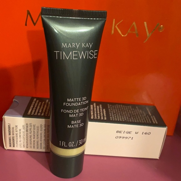 TimeWise Matte 3D Foundation Beige W 160
1 fl.oz.